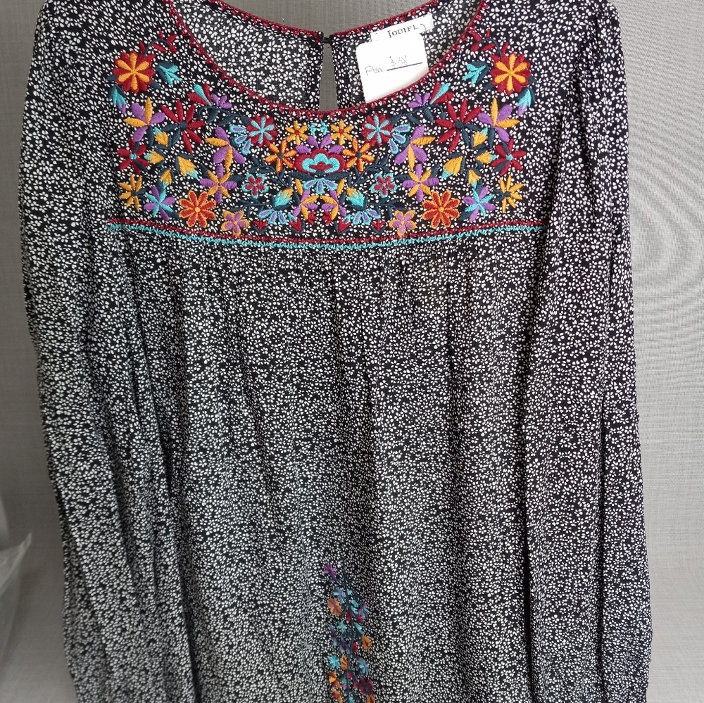 NWT Boutique L/S top Size Large, black w/ small flower print, embroidered detail